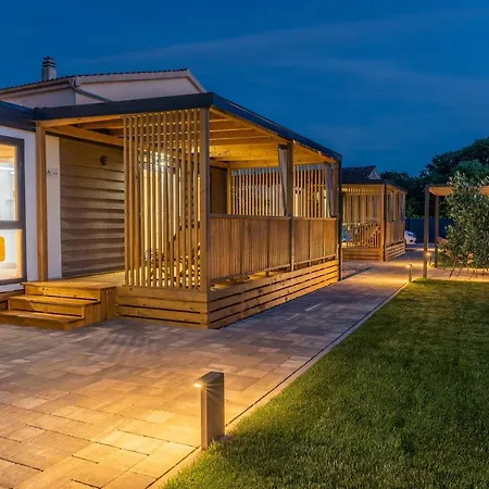 假日公园 Giardino - New Mobile In Olive Garden, Ev Plug-in Station Sukošan