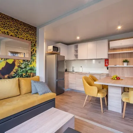 Πάρκο διακοπών Giardino - New Mobile In Olive Garden, Ev Plug-in Station Sukošan