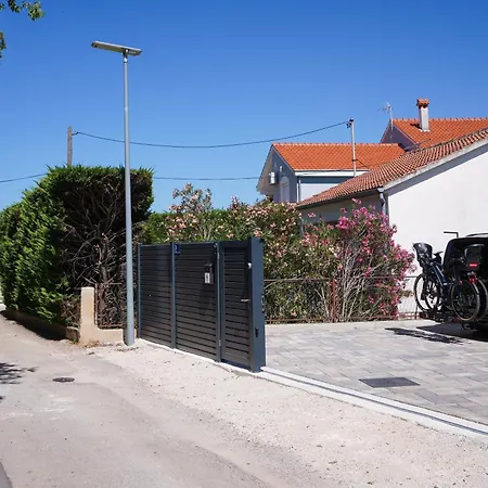 Giardino - New Mobile In Olive Garden, Ev Plug-in Station Vakantiepark Sukošan