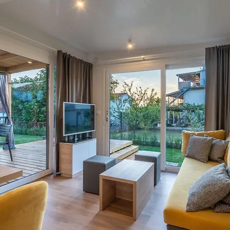 Giardino - New Mobile In Olive Garden, Ev Plug-in Station Tatil parkı Sukošan