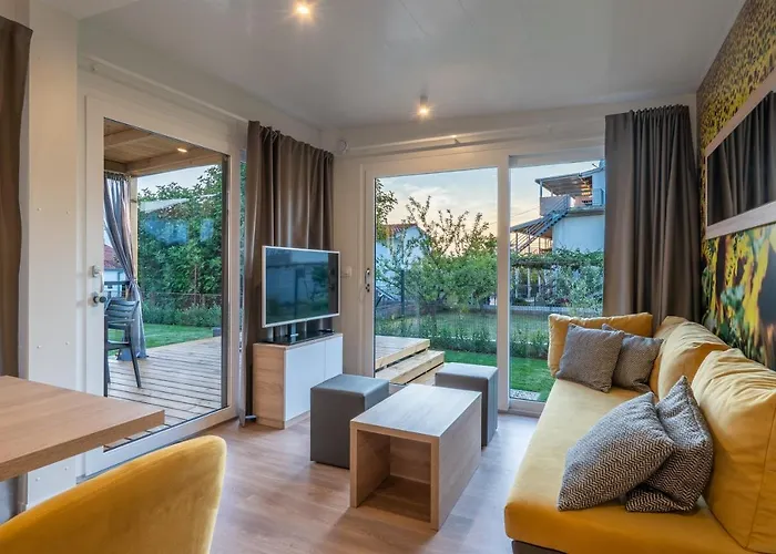 Giardino - New Mobile In Olive Garden, Ev Plug-in Station Tatil parkı Sukošan