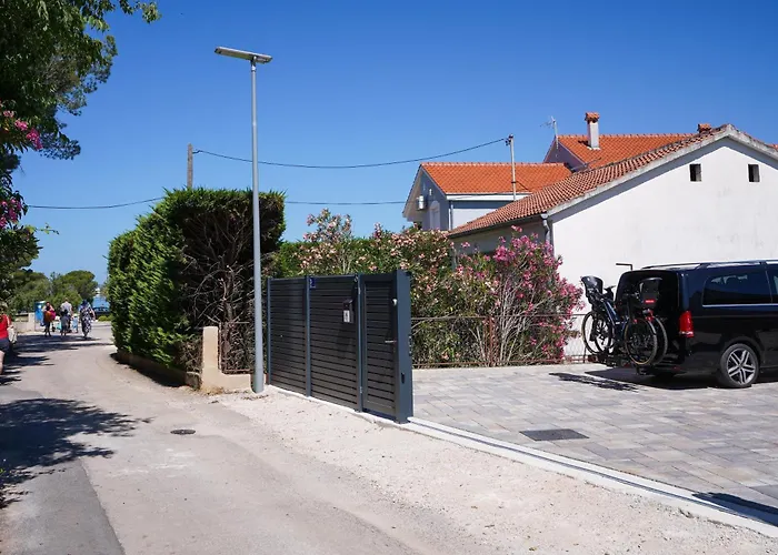 Giardino - New Mobile In Olive Garden, Ev Plug-in Station Tatil parkı Sukošan