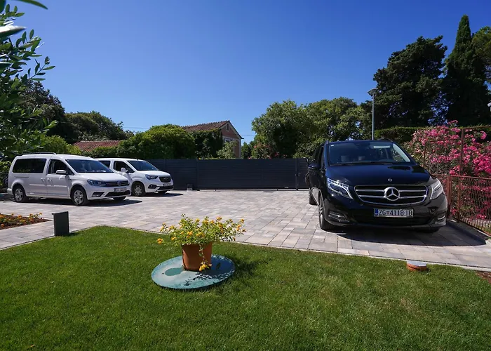 Giardino - New Mobile In Olive Garden, Ev Plug-in Station